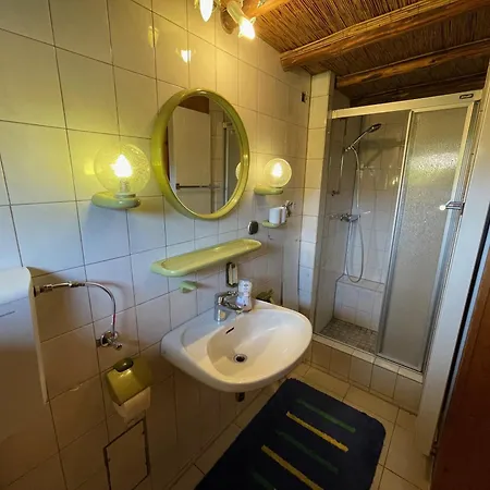 Urige Blockhuette Direkt Am Waldrand Hébergement de vacances *