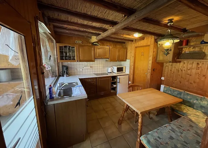 Urige Blockhuette Direkt Am Waldrand Hébergement de vacances *